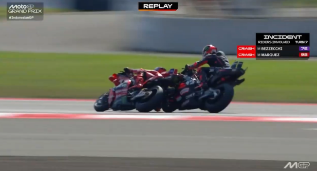 Marc Marquez ditabrak Marco Bezzecchi di MotoGP Mandalika 2025. (x motogp)